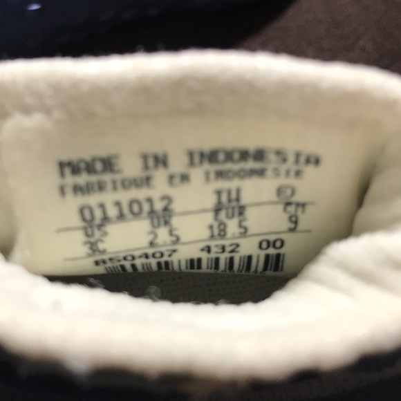 Baby Nike swoosh shoes slip on, unisex with non marking sole. size 3 C - Picture 8 of 8